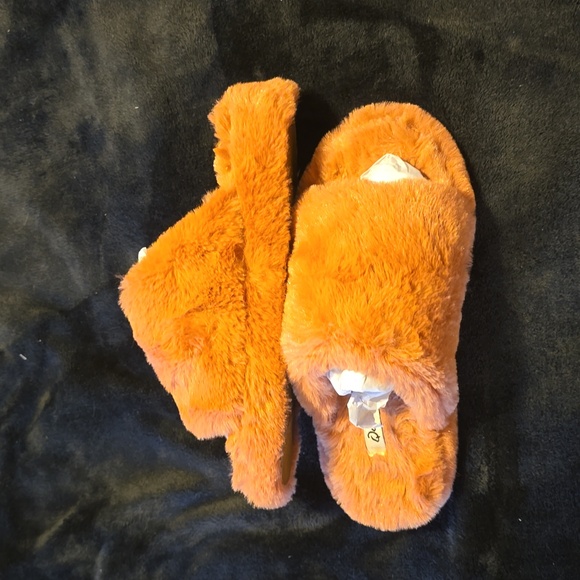 Slippers - Picture 3 of 3